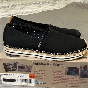 Bobs by Skechers Black and Tan Slip-On Loafers 8.5